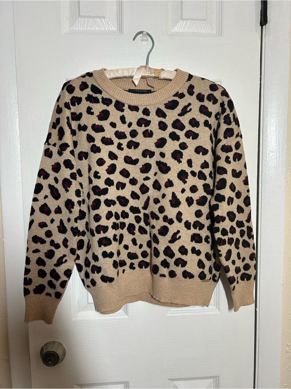 T Tahari Tan Leopard Print Crewneck Sweater Preppy Casual Animal Print - Picture 2 of 14